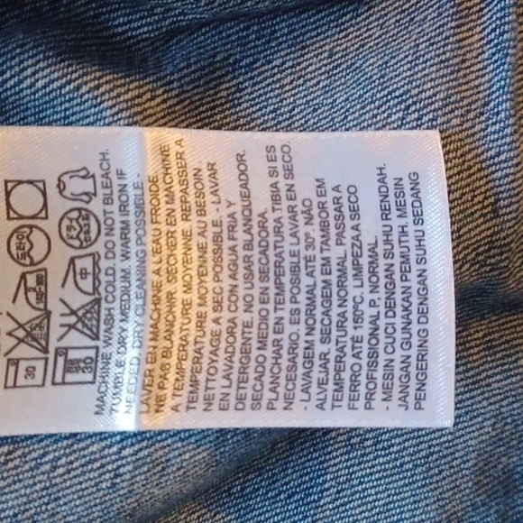 Levi's denim jacket. Size small. Great used condition .Sturdy! - Picture 6 of 11